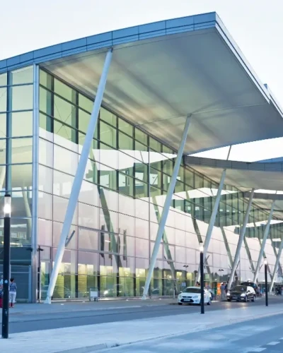 Airport building with curbside pickup